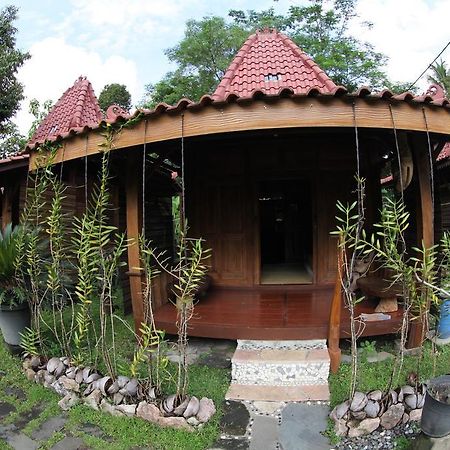 Omah Garengpoeng Guest House Magelang Esterno foto